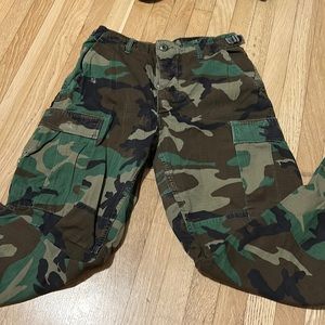 camo light weight cargo pants.